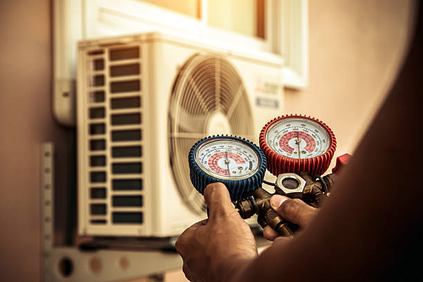 Professional Emergency Hvac technician working in Davis, IL